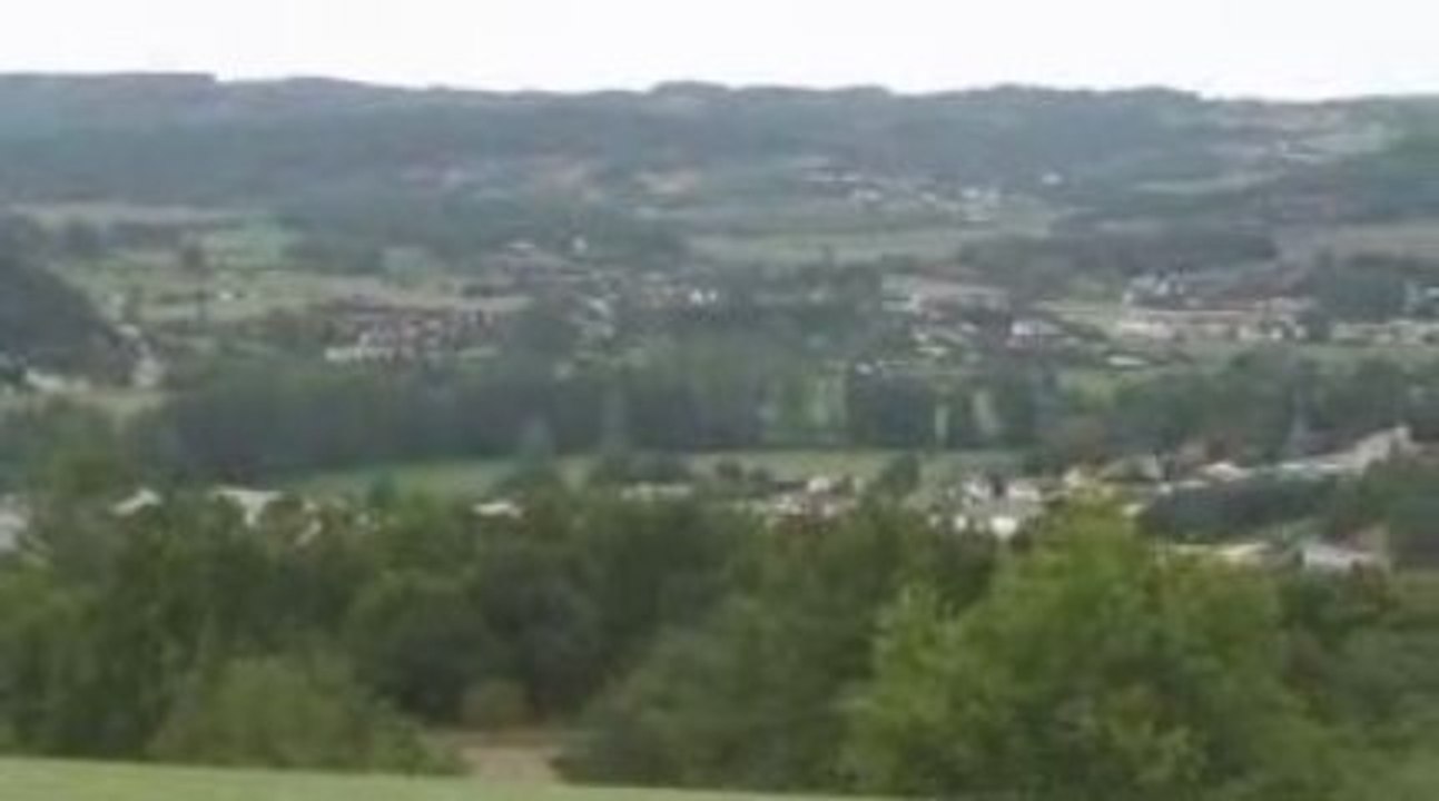 Montignac-Lascaux II & vue du Château de Losse