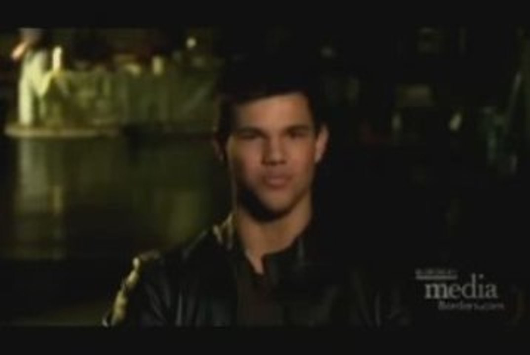 Twilight Cast Greeting from New Moon Set