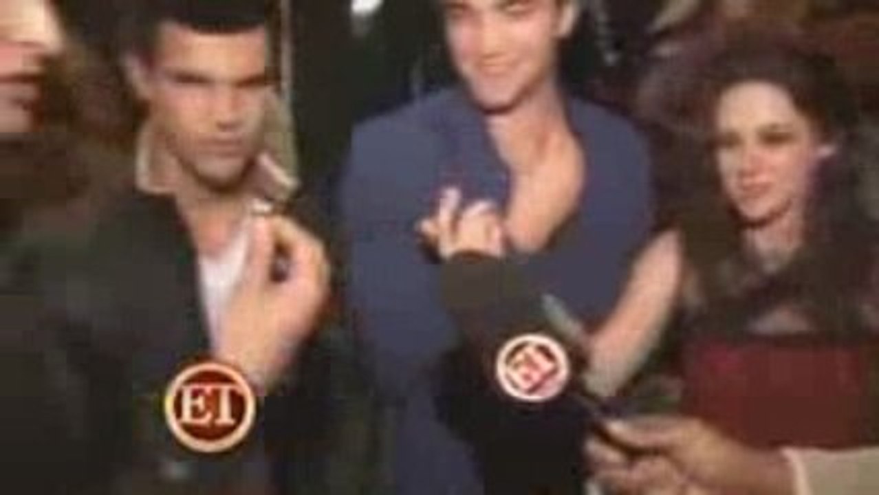 Twilight Cast Backstage of MTV Movie Awards