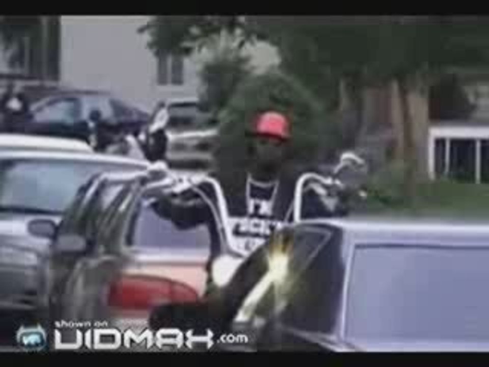 Régis chute avec sa nouvelle moto