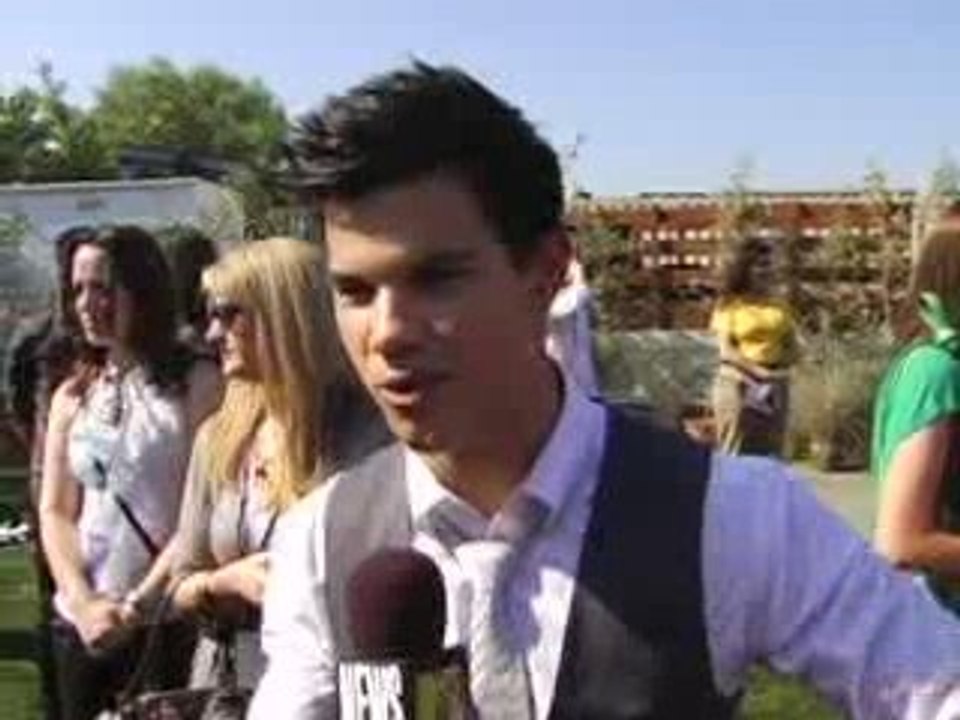Taylor Lautner Won't Ride His Award
