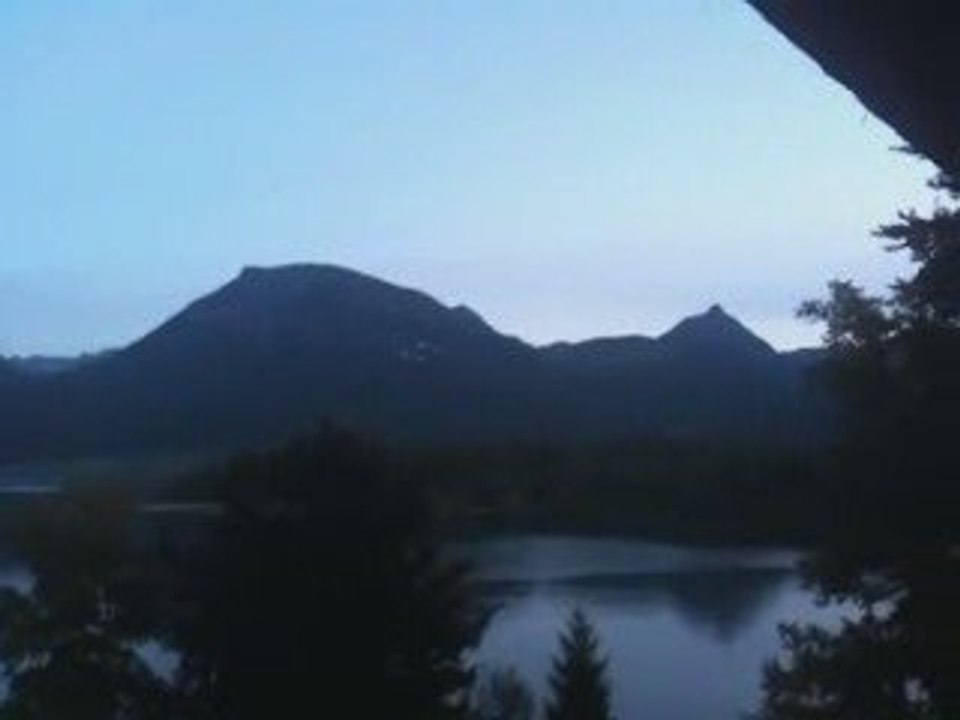 OVNI EN AUTRICHE,FAKE OU PAS???????  AVION OU OVNI????