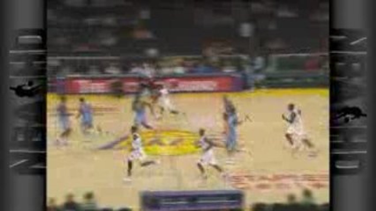 NBA Nazr Mohammed gets the block and Gerald Wallace gets it