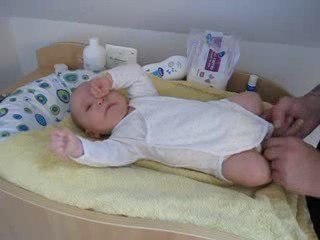 Cédric qui habille Amaury