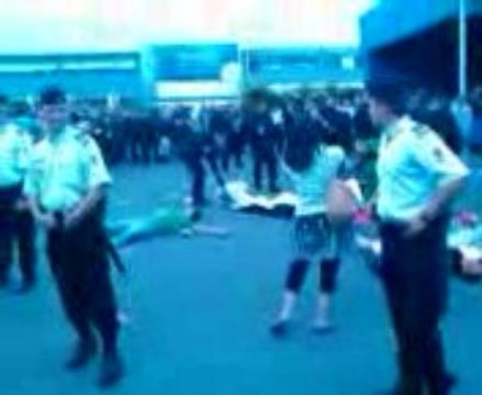 Manif Pro-Palestine devant stand israel au Bourget été 2009