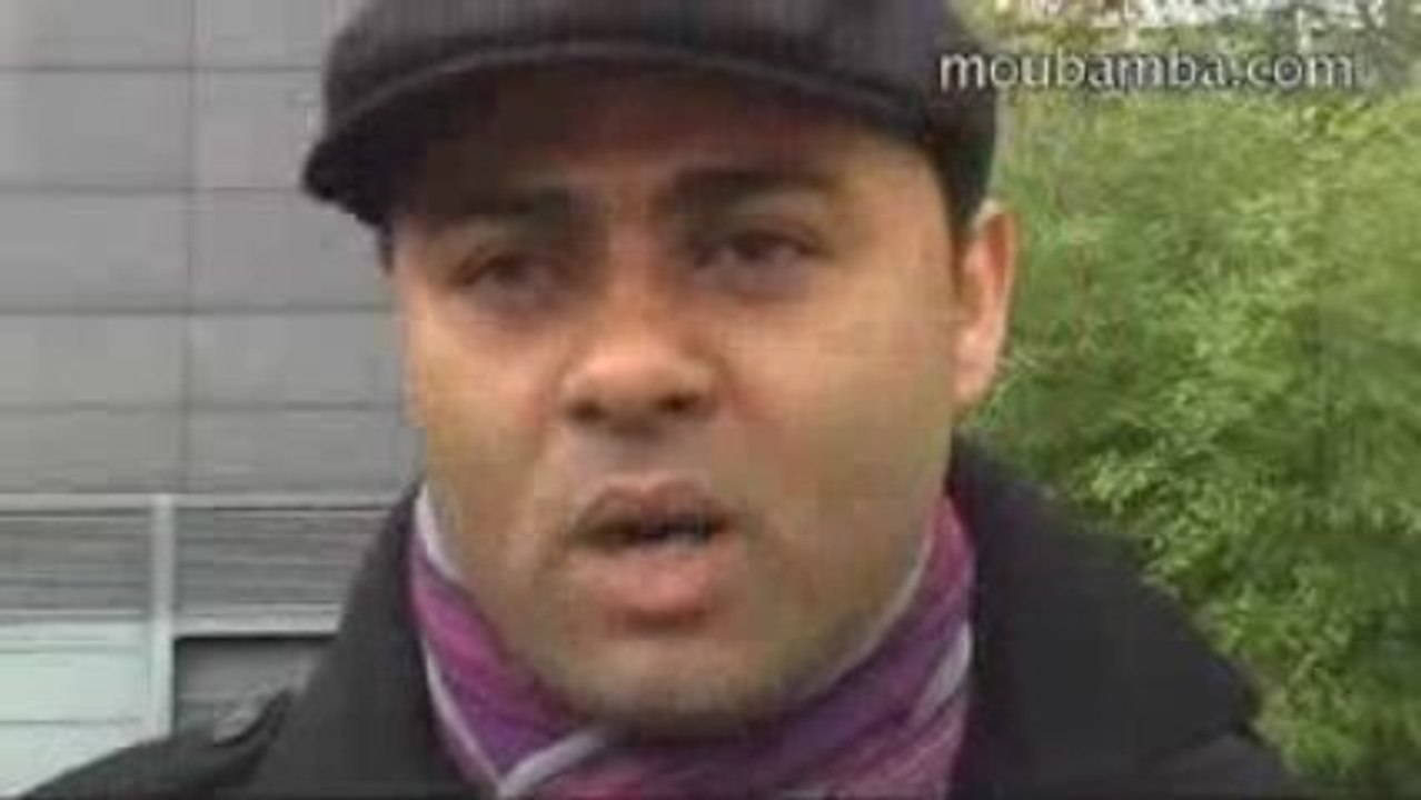 Manifestation au Pied de la Tour Bolloré 2