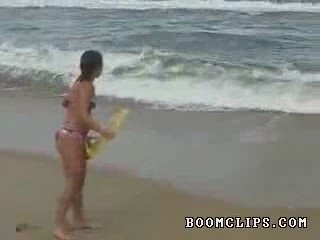La femme de régis  à la plage