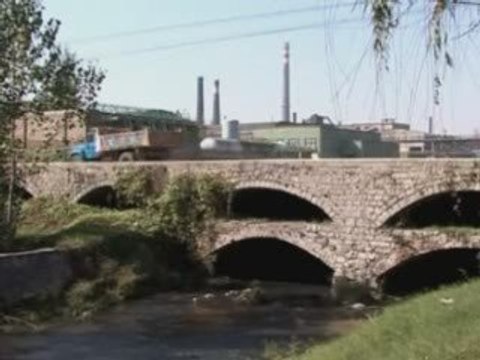 China to move thousands after lead poisoning