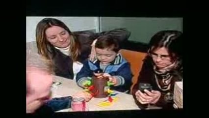 Jogos de tabuleiro e lanches na mesa