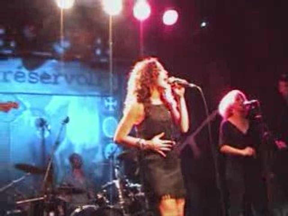 Anissa Stili single "L'envie" live au Réservoir