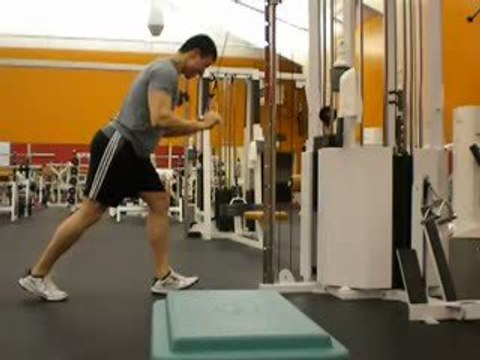 Kabloda Pushdown Örnek Cable cambered bar tricep extensions