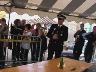 La police invite le public sur une scène de crime