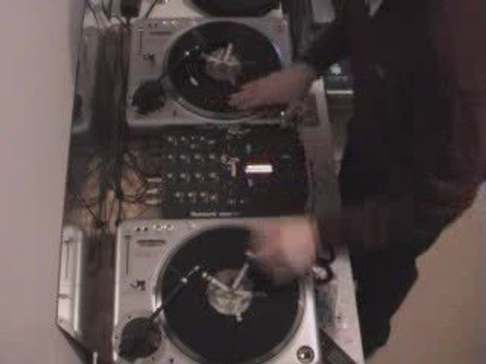 dj skwal dans une session pass pass break beat electro