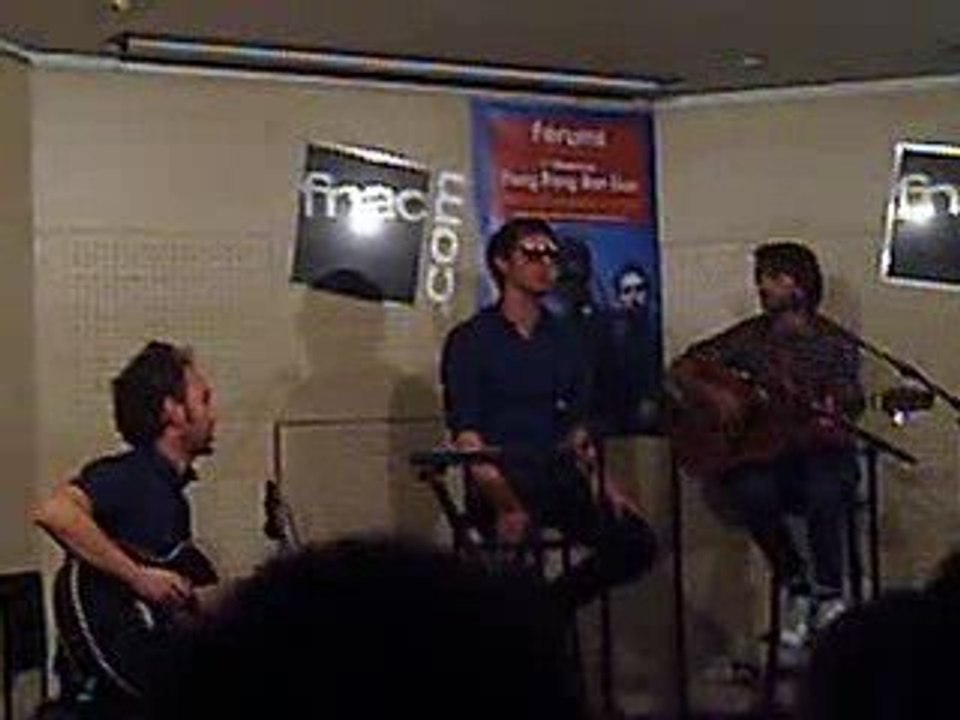 Pony Pony Run Run en show case à la Fnac Walking on a line