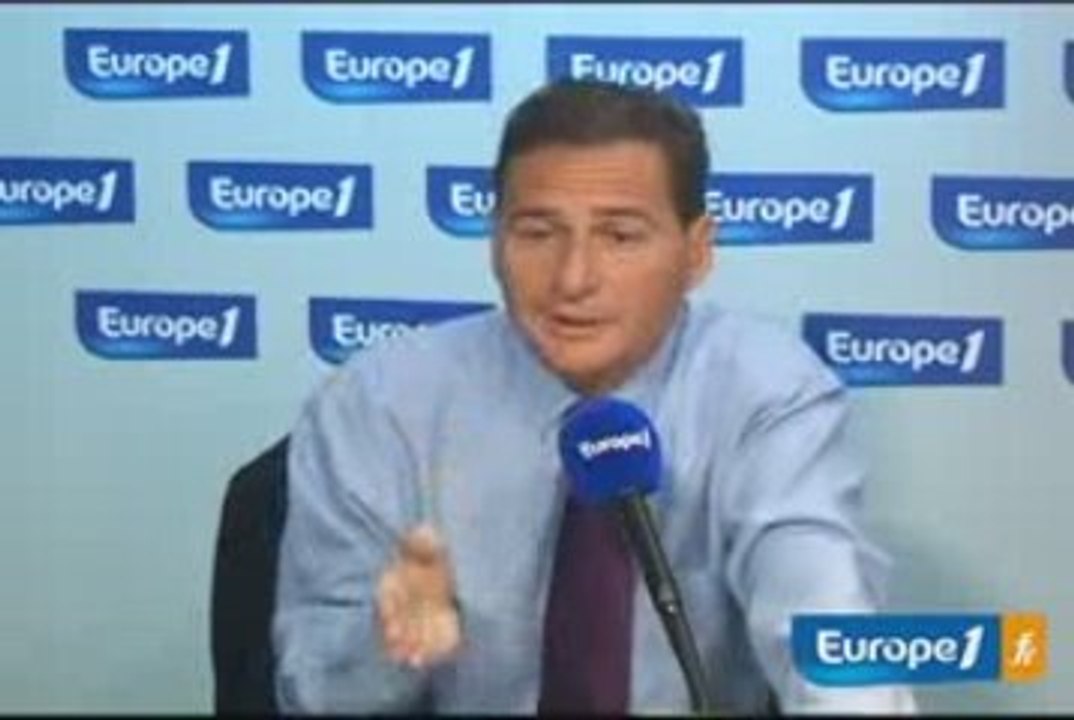 Eric Besson : "Oui, un vol a embarqué trois Afghans"