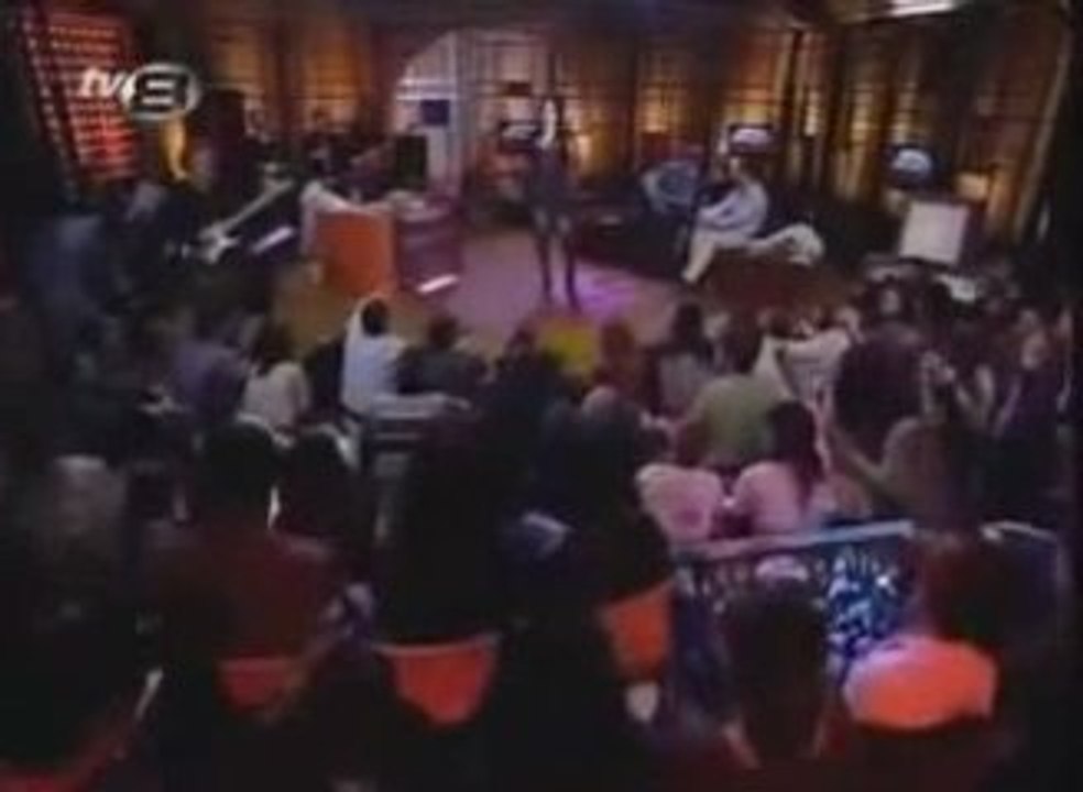bendeniz elimde değil seviyorum