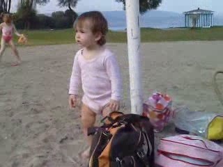 Victoria et Juliette à la plage en octobre