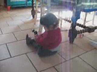 jade 4 pattes en avant !