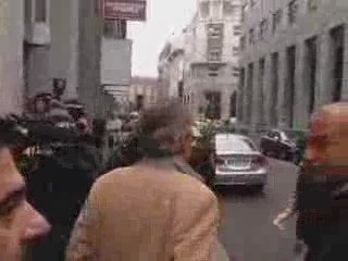 Moratti, tifoso juventino gli regala Coppa Campioni cartone