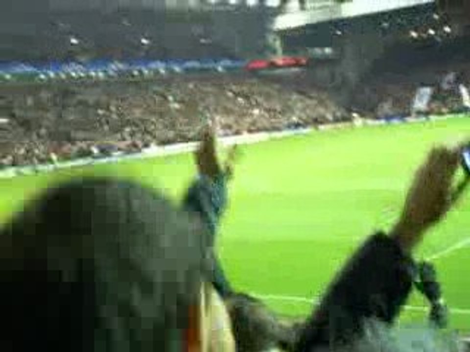 Qui ne saute pas n'est pas lyonnais à Anfield...