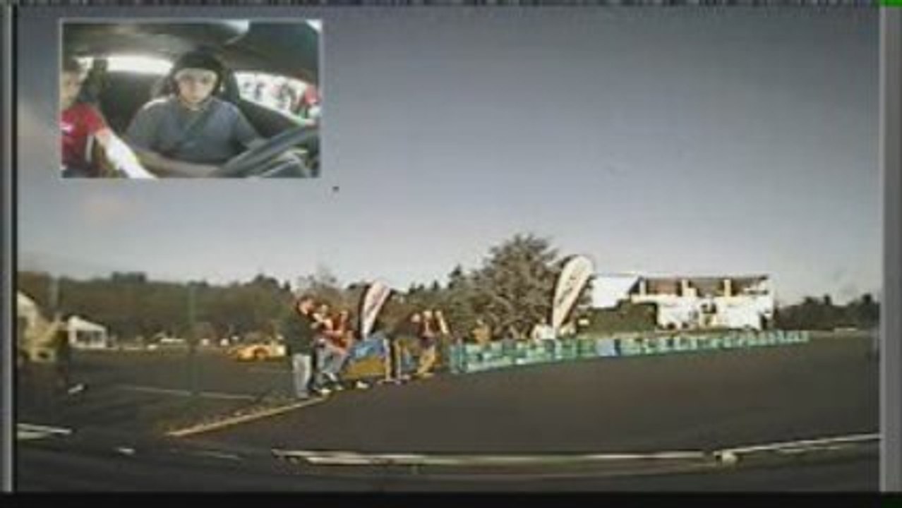 maxou en lamborghini...
