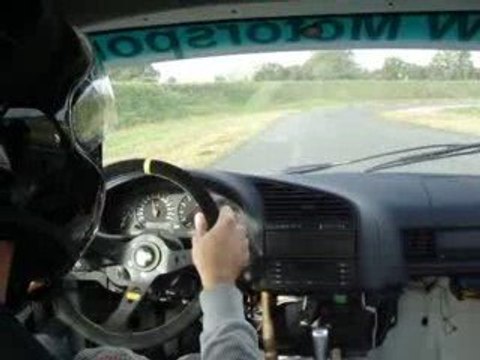 BMW 318IS Warsteïner sur le circuit de Fay de bretagne