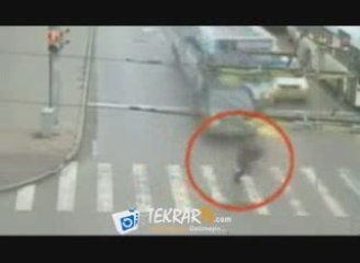 adam olumden dondu..1 saniye gec kalsa bitti