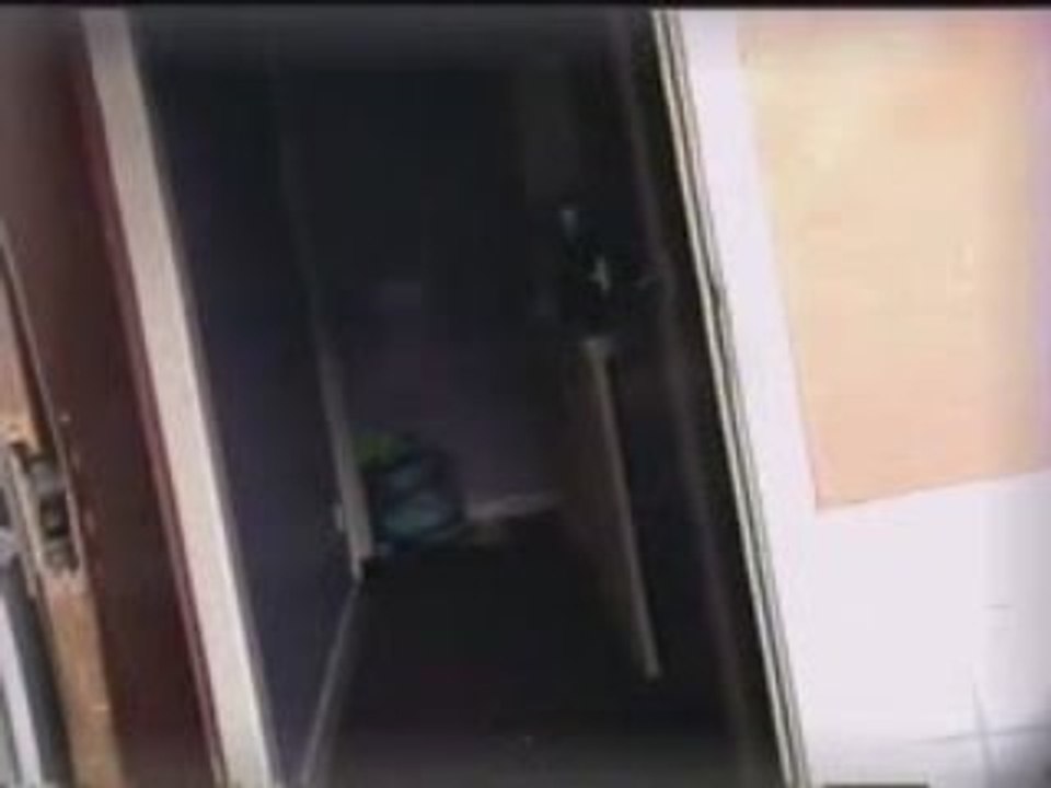 Ghost On Stairs / Fantome en haut de l'escalier