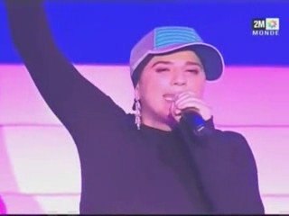 Diam's musulmane chante voilée au Maroc (live octobre 09)