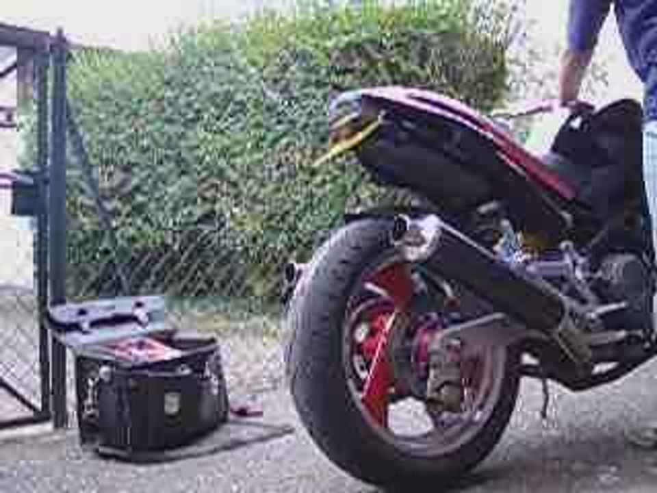 ducati monster lance flamme