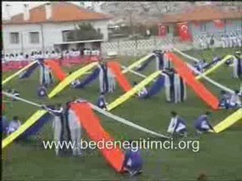 19 Mayıs Ayvalık Erkek Gösteri Grubu Hareketleri