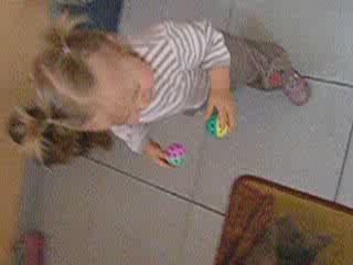 angelina fais ses premier pas