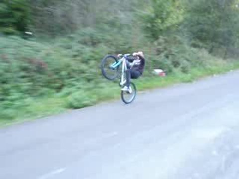 Cedriiiic En Will Pied Sur Guidons