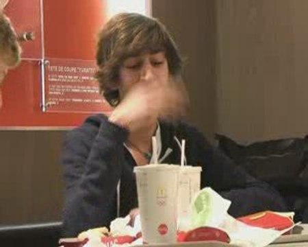 McDonald's - Venez comme vous êtes - Jeunes avachis