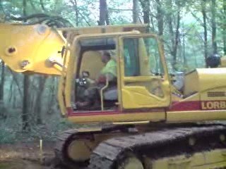 terassement d"un chemin(un bois)