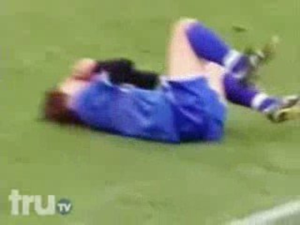 It Only Hurts When I Laugh - Stupid Human Kicks