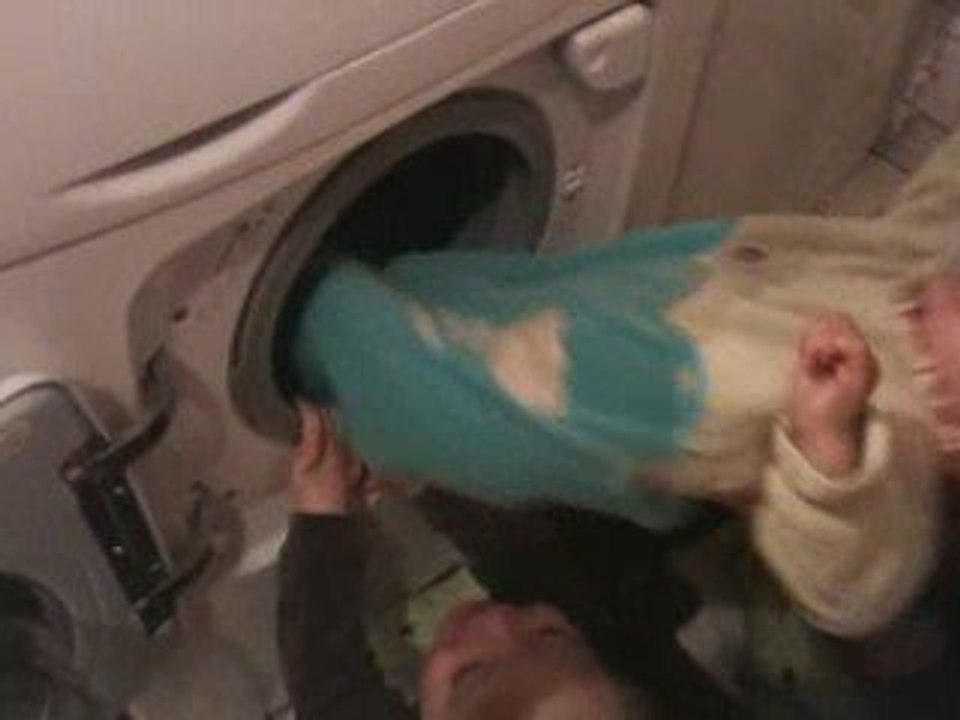 Pour leur passer l'envie de mettre la tête dans la machine