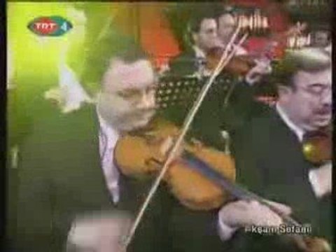 Gözlerin bir içim su içim yandı doğrusu koro