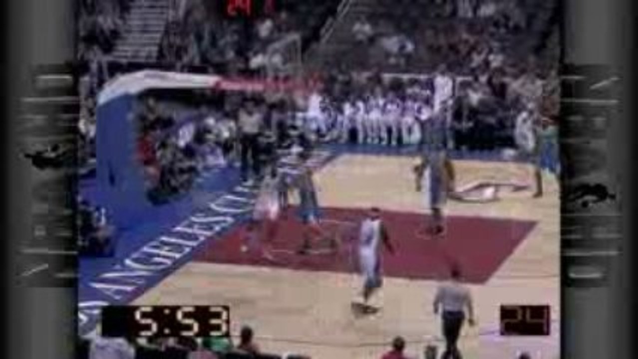 Sebastian Telfair finds DeAndre Jordan with the sweet lob pa