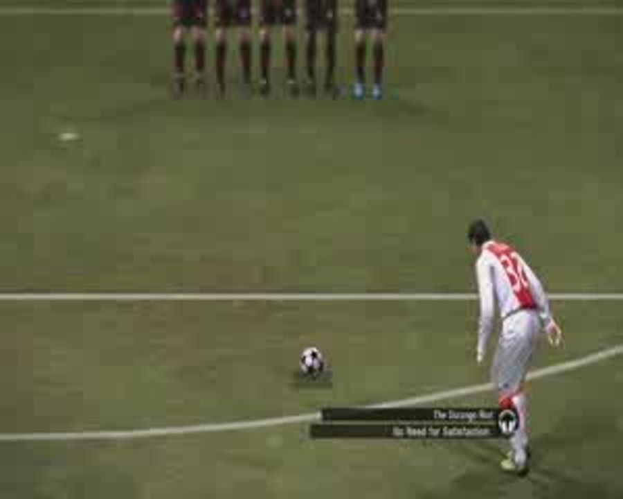 Luque crucifie Asenjo PES2010