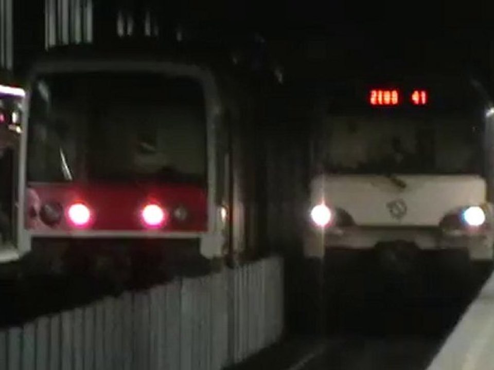 MI84 et MS61 à la gare de Charles de Gaulle étoile sur la ligne A du RER
