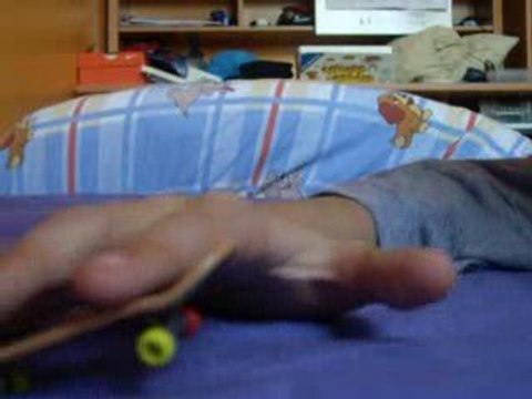 apprendre un manual kickflip en finger skate