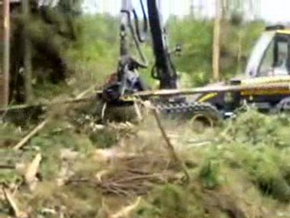 UPM'in Harika ve Çevre Dostu Ağaç Kesme Makinası - İzleyin..