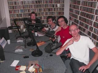 Perdus sur les ondes, épisode 03 : 2195