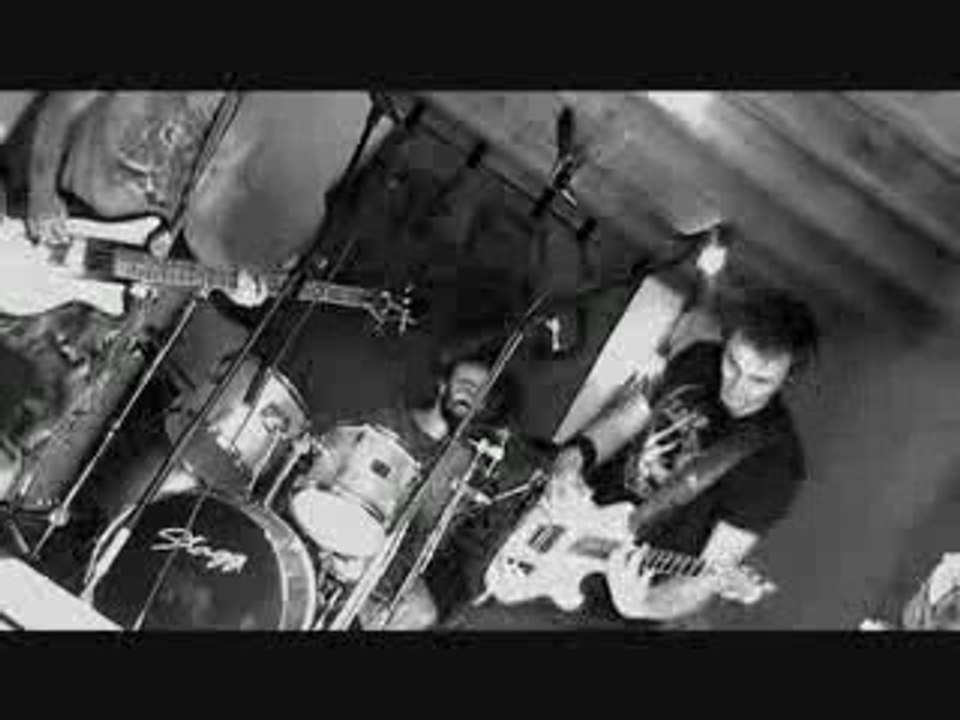 The Half Dead Pigs - Porc a Moitié mort