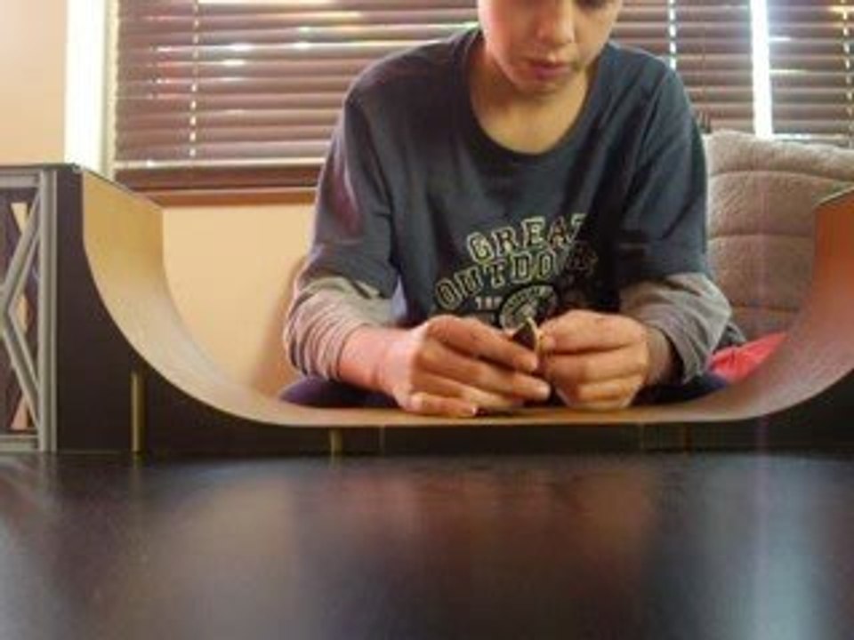 apprendre le impossible en finger skate