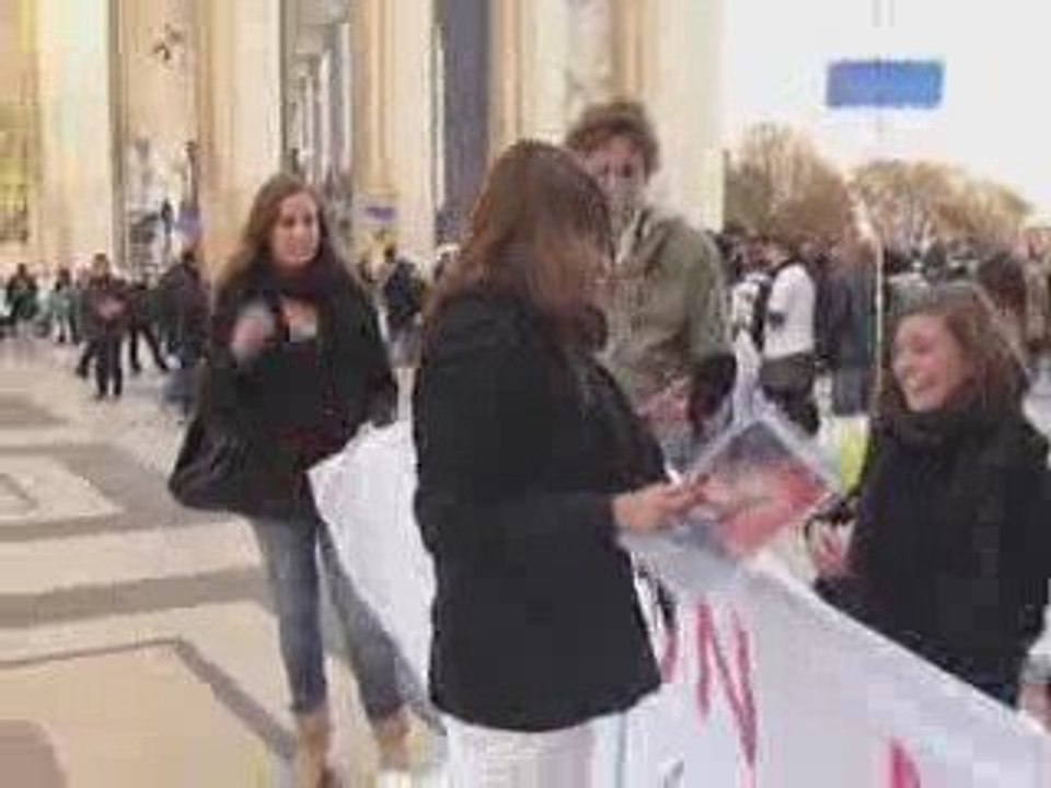 Surprise = Mel' // Ade' =)