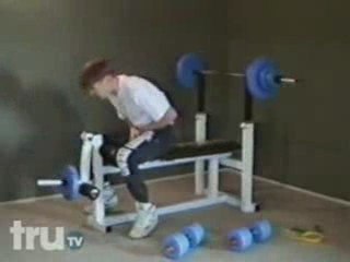 Régis fait de la musculation