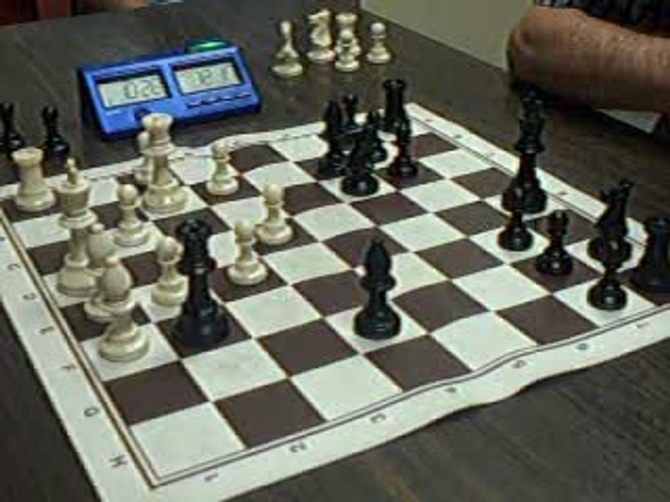 ECHECS : CHRIS 0 VS 1 ROBERT (CLASSE B 2009)