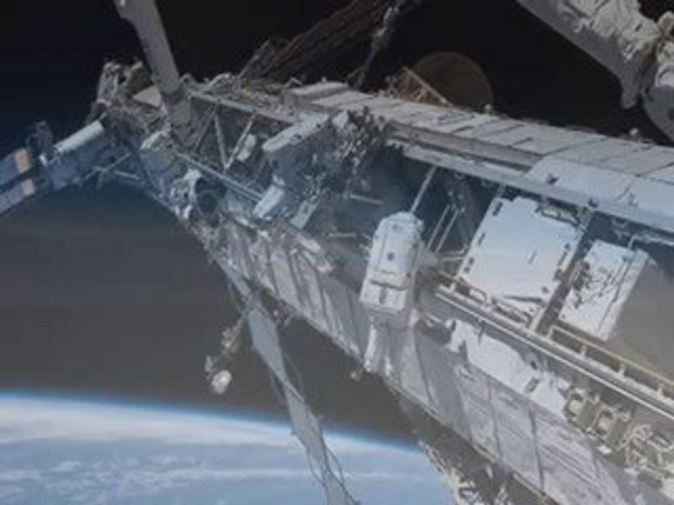 AU-DELA DES ETOILES